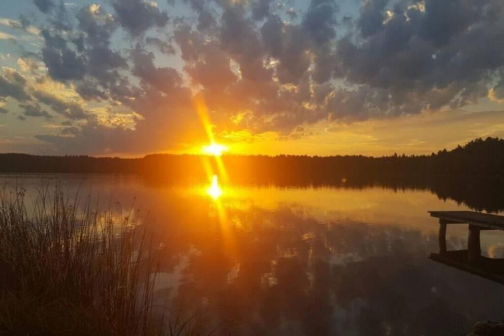 Bungalow Direkt Am See, Mit Eigenem Boot Roding Bagian luar foto