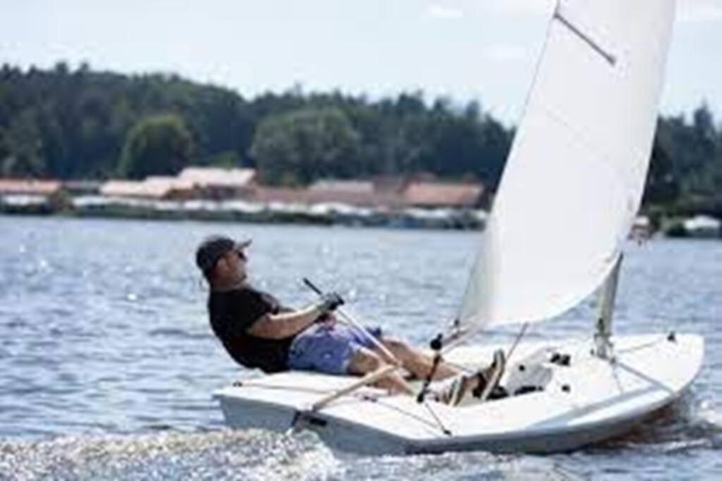 Bungalow Direkt Am See, Mit Eigenem Boot Roding Bagian luar foto