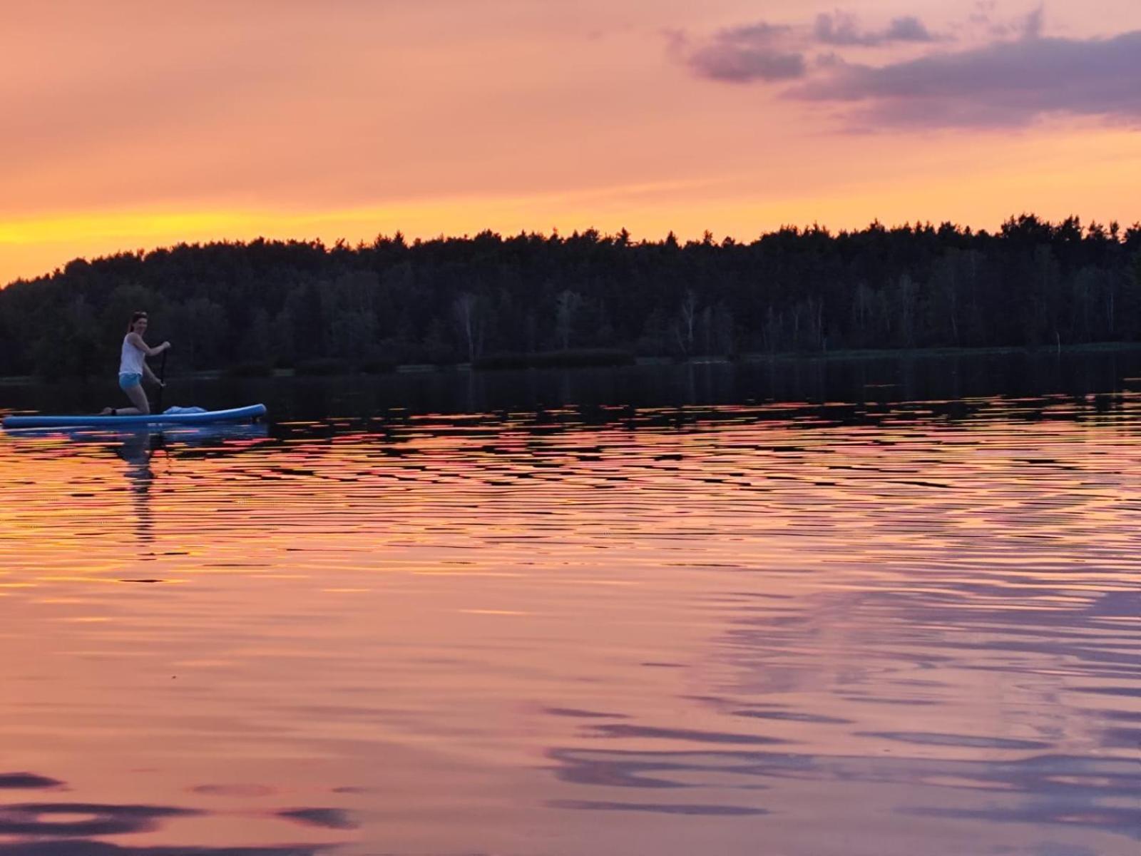 Bungalow Direkt Am See, Mit Eigenem Boot Roding Bagian luar foto