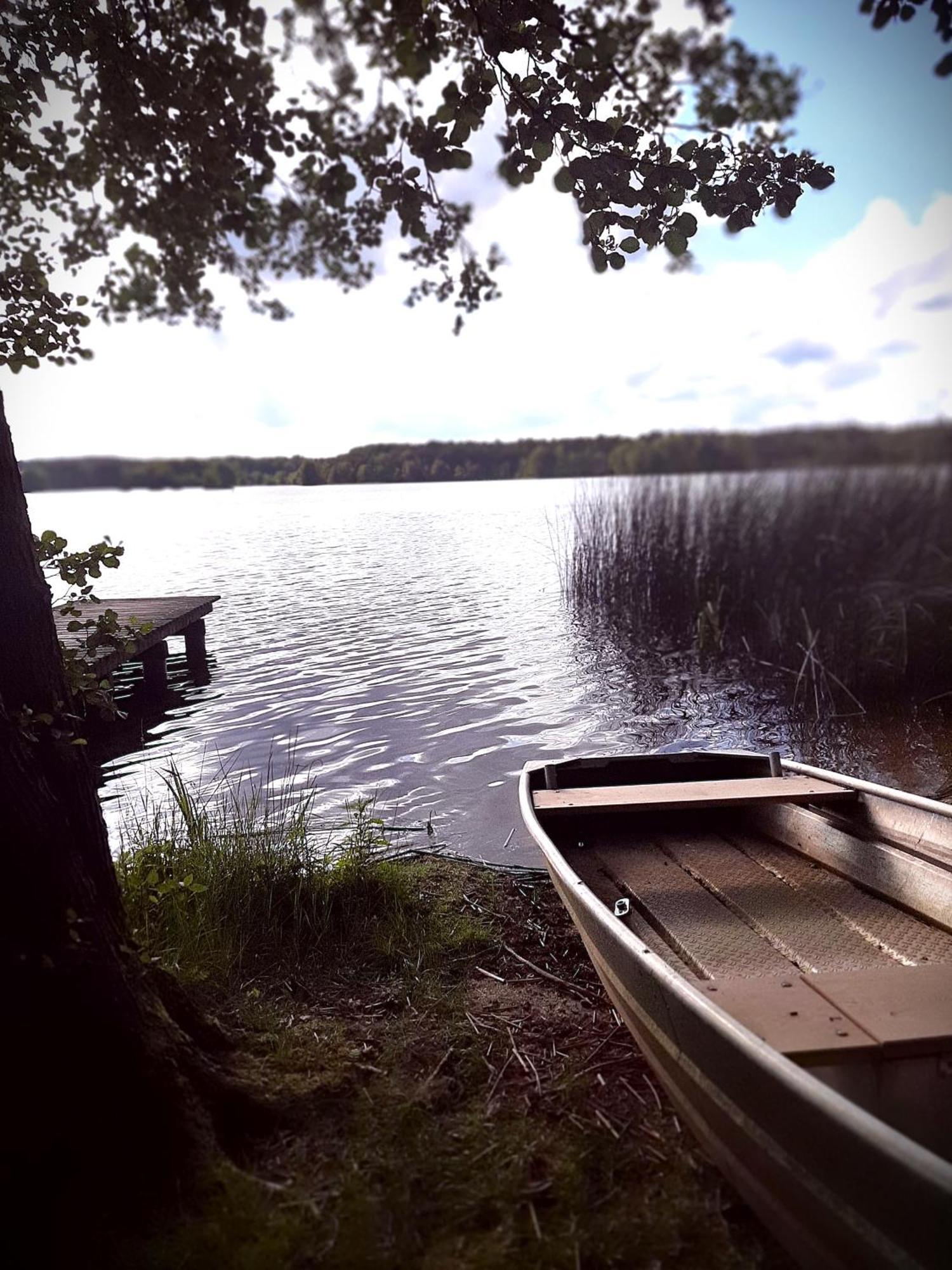 Bungalow Direkt Am See, Mit Eigenem Boot Roding Bagian luar foto