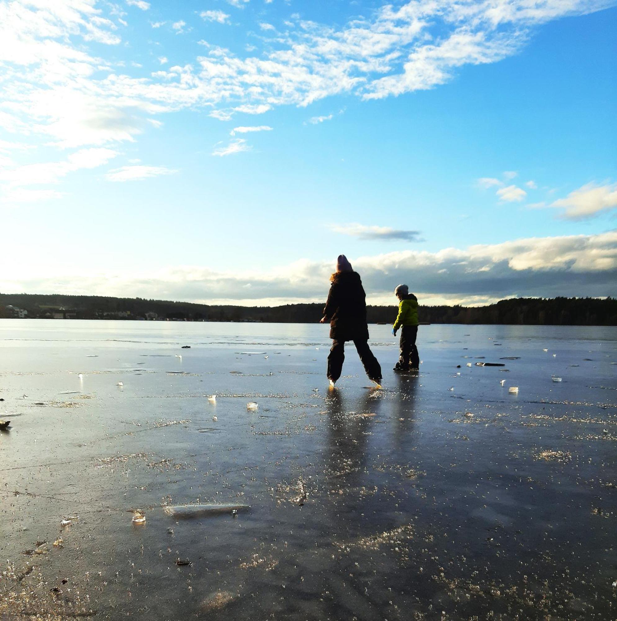 Bungalow Direkt Am See, Mit Eigenem Boot Roding Bagian luar foto